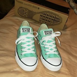 Converse low top sneaker